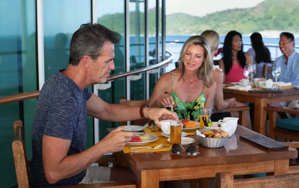 Paul Gauguin Cruises MS Paul Gauguin La Veranda LIfestyle 12 ©Paul Gauguin Cruises.jpg